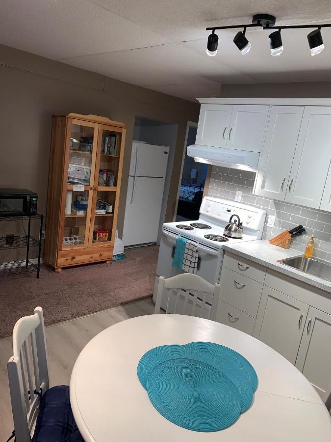 לטברידג' Newly Renovated Basement Suite! מראה חיצוני תמונה