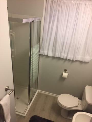 לטברידג' Newly Renovated Basement Suite! מראה חיצוני תמונה