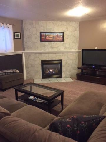 לטברידג' Newly Renovated Basement Suite! מראה חיצוני תמונה
