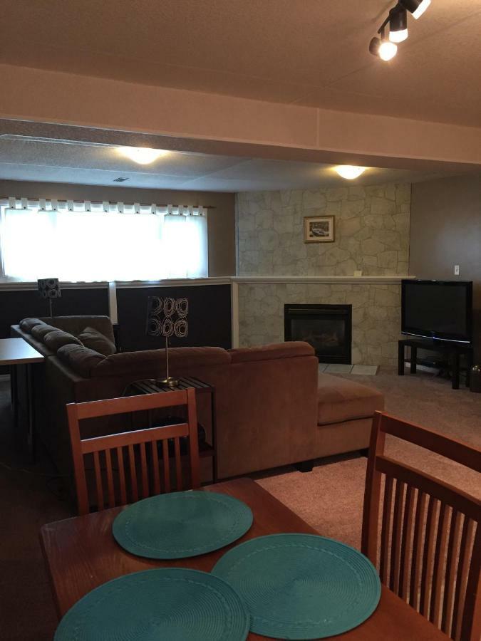 לטברידג' Newly Renovated Basement Suite! מראה חיצוני תמונה